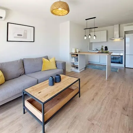 Charming Flat Close To The